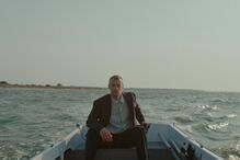 Simão Cayatte estreia 'O Barqueiro', um filme sobre violência e delicadeza