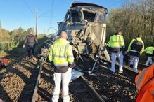 Maquinista de TGV morre em colisão com camião que transportava veículos militares em França. Há 27 feridos