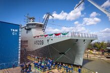 Navio-patrulha multifuncional da Marinha flutua pela primeira vez