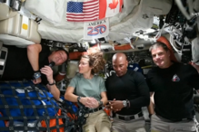 'Foi um momento muito marcante': Reid Wiseman recorda homenagem feita pela tripulação da Artemis II à sua mulher   