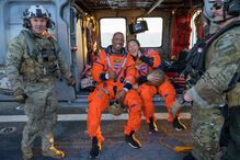 Astronautas da missão Artemis II regressam à Terra após viagem de 10 dias.
