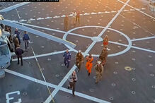 Astronautas da Artemis II mostram boa disposição a bordo de navio da Marinha dos EUA