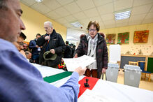 Já se vota na Hungria. Cerca de oito milhões de eleitores chamados às urnas numa eleição que pode retirar Orbán do poder