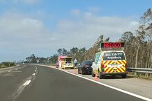 Mulher abandonada desmaiada na A8 terá sido agredida pelo companheiro