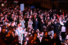 Multidão reage aos resultados eleitorais na Hungria