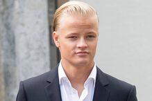 Filho mais velho da princesa Mette-Marit da Noruega recebe visita da avó na cadeia