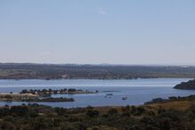 Vista do lago do Alqueva a partir do terraço do Observatório do Lago Alqueva