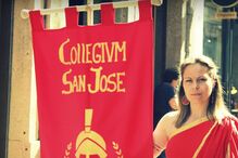 Celebração do Collegivm San Jose com traje romano