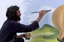 Do 'burrinho' autista ao jovem pintor. A infância e a adolescência foram difíceis para 'JP', que se refugiu no desenho 