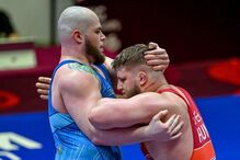 Dois lutadores competem num torneio internacional