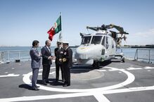 António José Seguro na primeira visita à Marinha