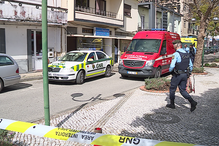 “Disse-lhe ‘pensa nos teus filhos’ e apontou-me a arma”: testemunha viu mulher ser baleada pelo ex-companheiro 