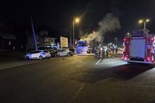 Camião despista-se, abalroa cinco carros e incendeia-se em Barcelos