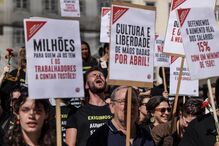 Trabalhadores da EGEAC protestam frente à Câmara de Lisboa por melhores salários