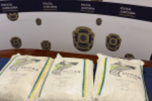 PJ apreende 197 quilos de cocaína escondidos em zona submersa de navio mercante