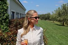 Júlia Palha celebra despedida de solteira com amigos antes do casamento