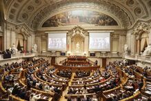 Delgado Alves virou costas a Aguiar-Branco durante sessão solene do 25 de Abril por considerar que prestou 'mau serviço'