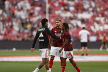 Equipa do Benfica no aquecimento