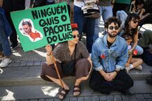 Marcha pelo 25 de Abril no Porto