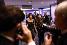 Pessoas caminham para o jantar dos correspondentes da Casa Branca