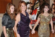 Sarah Ferguson e as filhas no evento de 