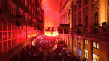 Milhares de pessoas festejam qualificação da Bósnia para o Mundial 2026 nas ruas de Sarajevo