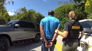 O momento em que Tiger Woods é detido por conduzir sob o efeito de substâncias na Florida 