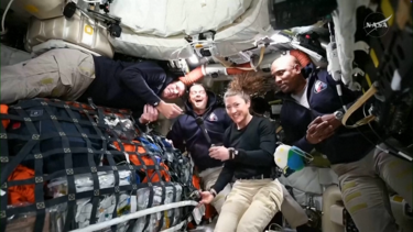 “Eu sou a canalizadora espacial”: astronauta Christina Koch resolve avaria na sanita a bordo da Artemis II 