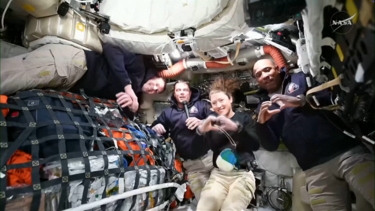 “Dava para ver o planeta inteiro, de polo a polo”: Astronautas descrevem “vista incrível” da Terra rumo à Lua 