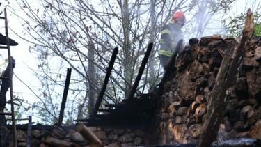 Incêndio deflagra em anexo em obras na Póvoa do Lanhoso