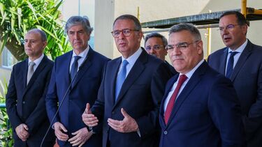 Seguro diz que um dos seus deveres é chamar a atenção para atrasos nos apoios depois das tempestades