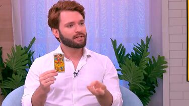 Tarólogo revela previsões de cada signo para o mês de abril 