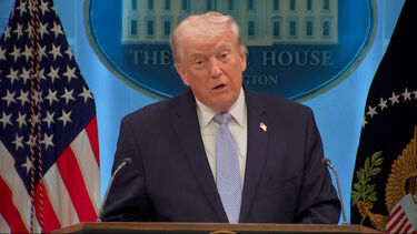 “O país inteiro pode ser destruído”: Trump volta a ameaçar o Irão