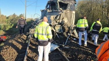 Maquinista de TGV morre em colisão com camião que transportava veículos militares em França. Há 27 feridos
