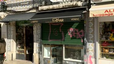 Furta vários relógios e peças de ouro e foge de trotinete após assalto a ourivesaria em Lisboa