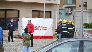 Homem morre em queda de telhado nas Caldas da Rainha 