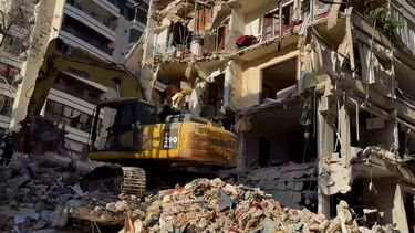 Equipas de resgate continuam as buscas por sobreviventes após ataques israelitas a Beirute  