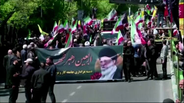 Iranianos assinalam 40 dias da morte de Ali Khamenei com marcha em Teerão   