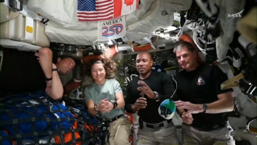 “Deixou-nos a todos boquiabertos”: astronautas descrevem eclipse da Terra visto da órbita da Lua