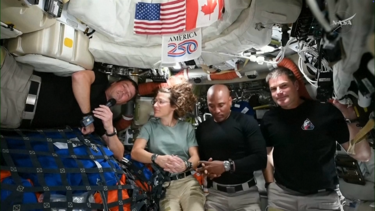 "Foi um momento muito marcante": Reid Wiseman recorda homenagem feita pela tripulação da Artemis II à sua mulher   