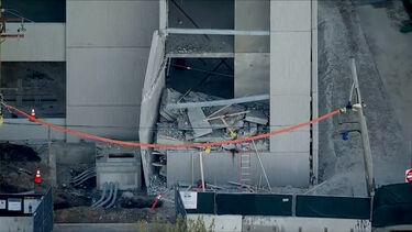 Teto de parque de estacionamento em construção desaba em Filadélfia 