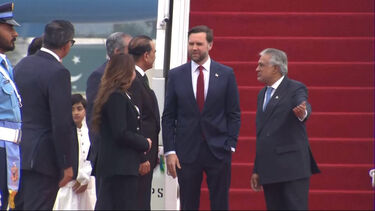 JD Vance chega ao Paquistão para dar início às negociações de cessar-fogo com o Irão