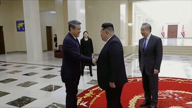 Kim Jong-un reúne-se com chefe da diplomacia chinesa 