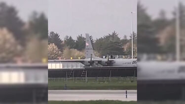 Homem detido por invadir zona não autorizada de aeroporto na Irlanda. Suspeito danificou aeronave dos EUA