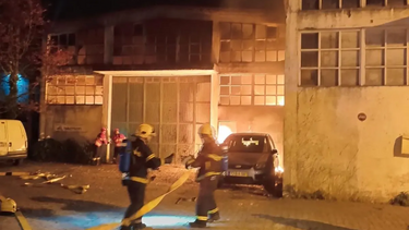 Incêndio deflagra em oficina de automóveis na Maia