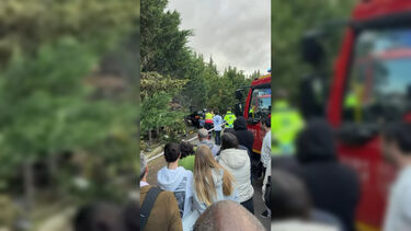 Duas pessoas encarceradas após acidente entre três viaturas em Lisboa