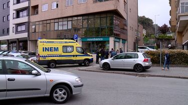 Foge com dinheiro e joias após assaltar banco e clientes