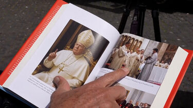 “Estamos muito indignados”: católicos no Vaticano reagem às declarações de Trump sobre o Papa Leão XIV 