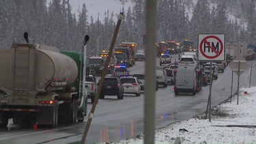 Choque em cadeia com cerca de 70 veículos faz oito feridos nos EUA 