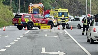 Dois feridos em colisão frontal em Braga